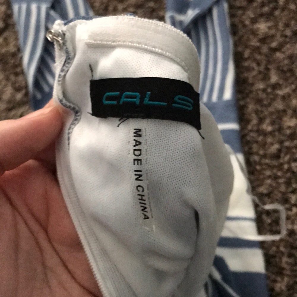 Blue/White Romper (L) - Picture 3 of 4